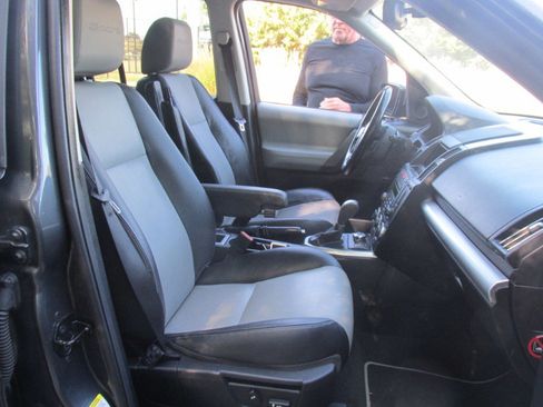 Used 2010 Land Rover LR2 HSE image 59