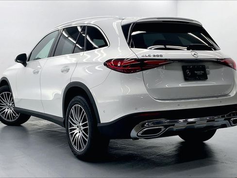 Used 2024 Mercedes-Benz GLC 300 image 2