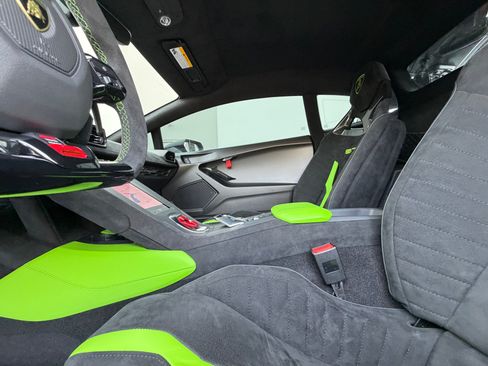 Used 2024 Lamborghini Huracan STO RWD image 32