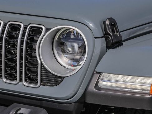 New 2026 Jeep Wrangler Unlimited Sahara AWD/4WD image 5