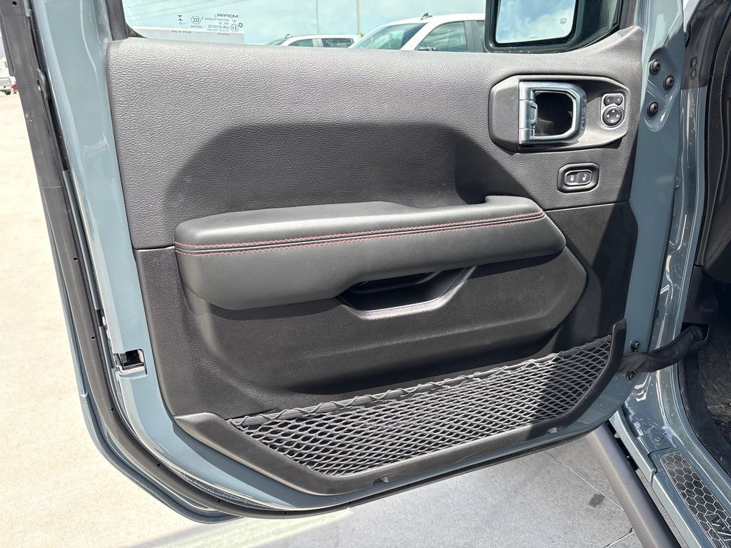 Used 2025 Jeep Wrangler Unlimited Rubicon AWD/4WD image 16