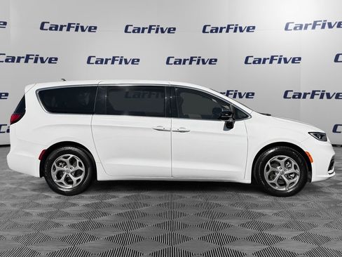 Used 2024 Chrysler Pacifica Limited FWD image 7