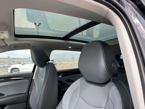 New 2025 Volkswagen Tiguan SE FWD image 15