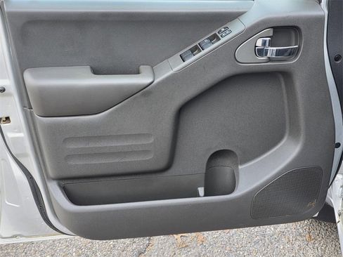 Used 2019 Nissan Frontier PRO-4X image 26