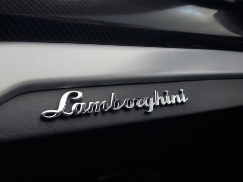 Used 2021 Lamborghini Urus image 40