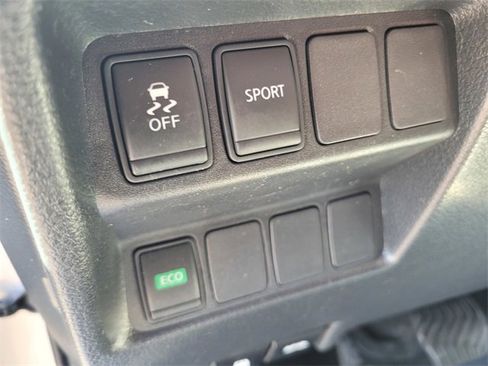 Used 2016 Nissan Rogue S image 19