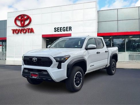 Used 2024 Toyota Tacoma TRD Off-Road AWD/4WD image 7