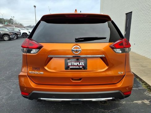 Used 2020 Nissan Rogue SV image 4