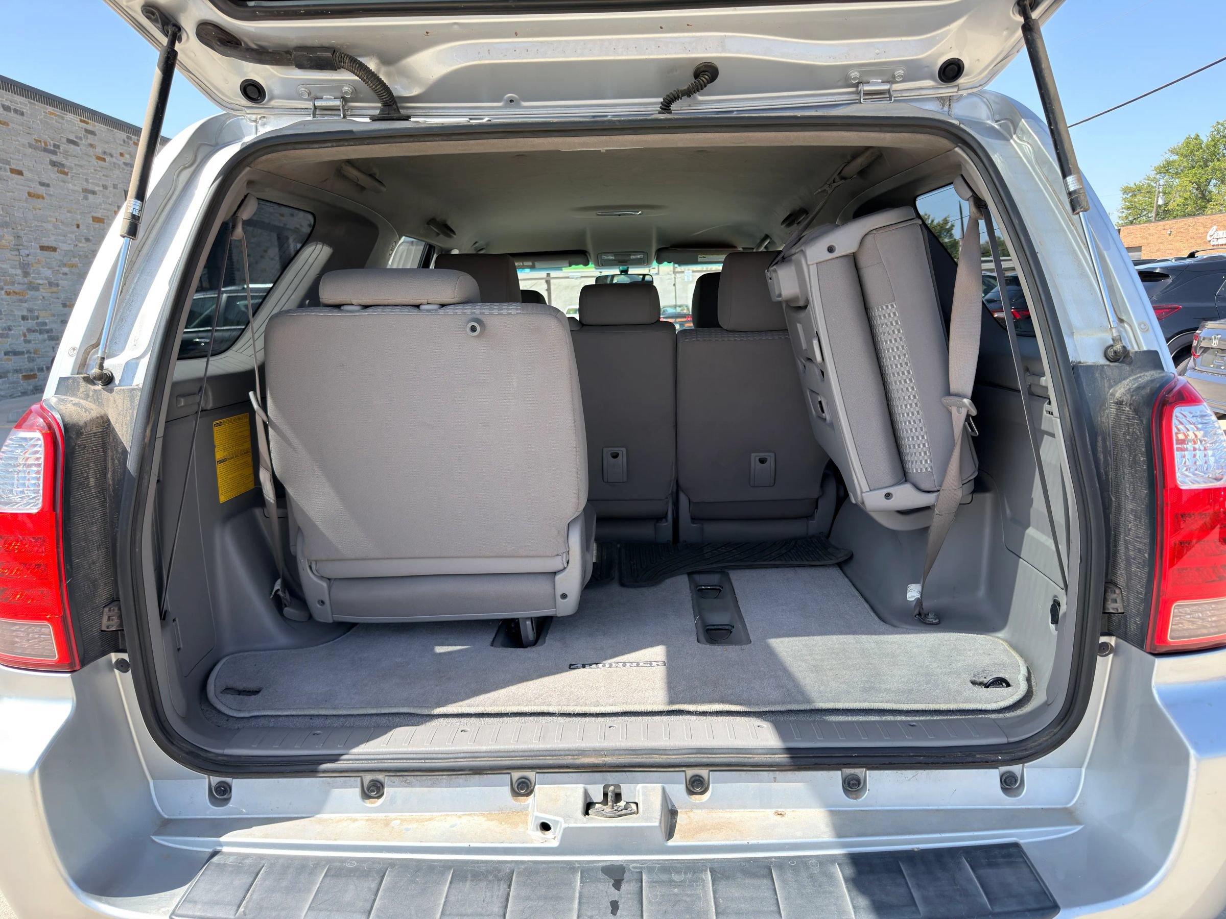 Used 2009 Toyota 4Runner SR5 AWD/4WD image 7