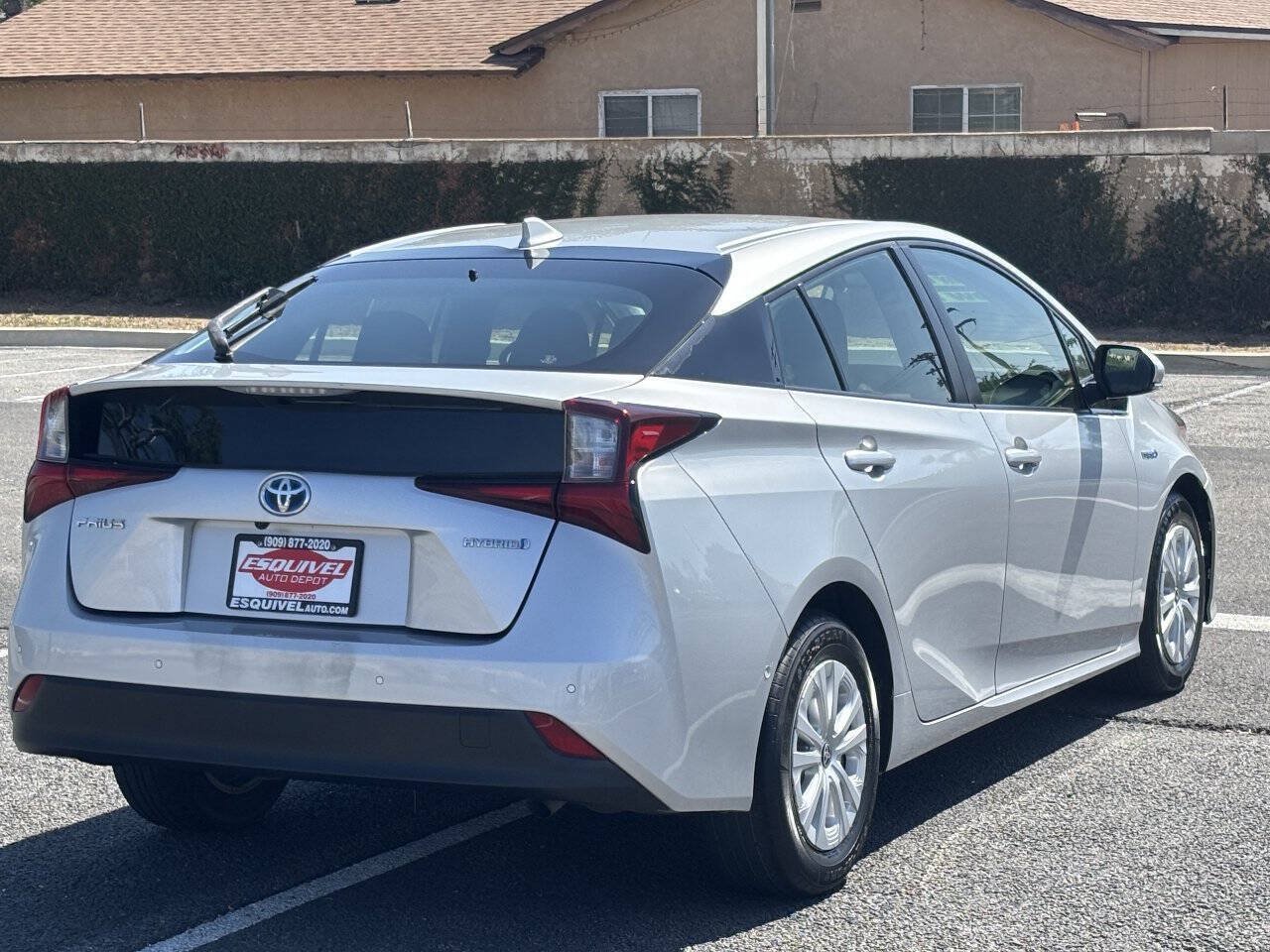 Used 2019 Toyota Prius LE w/ Carpet Mat Package FWD image 7