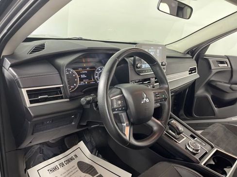 Used 2024 Mitsubishi Outlander SE image 19