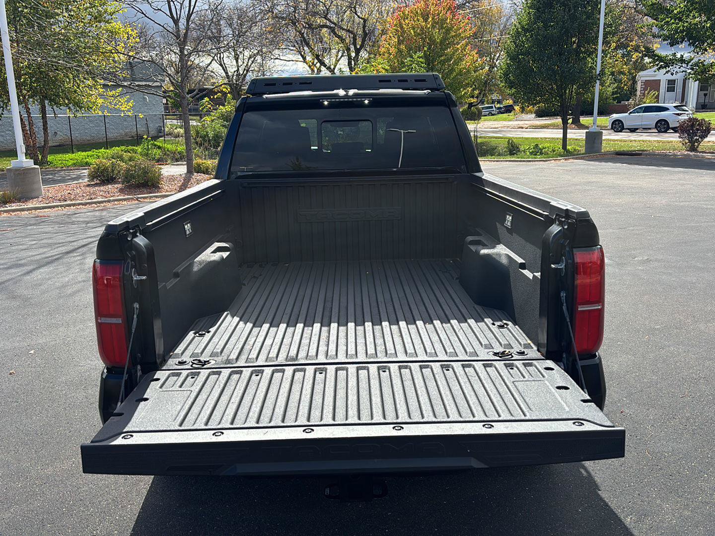 Used 2024 Toyota Tacoma SR5 AWD/4WD image 23
