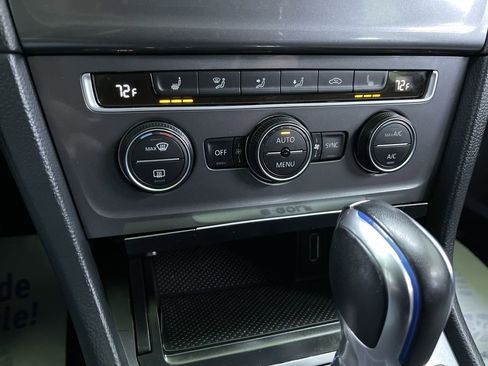 Used 2015 Volkswagen e-Golf Limited Edition image 25