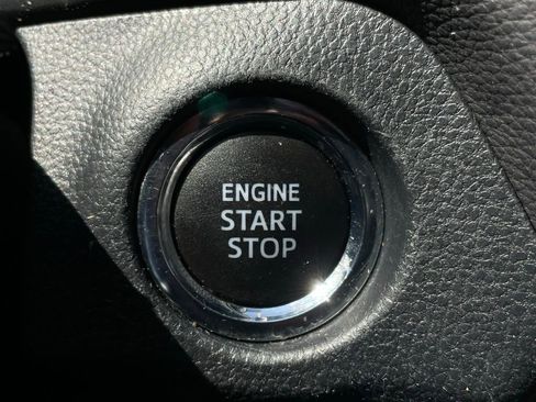 Used 2020 Toyota RAV4 XLE image 22