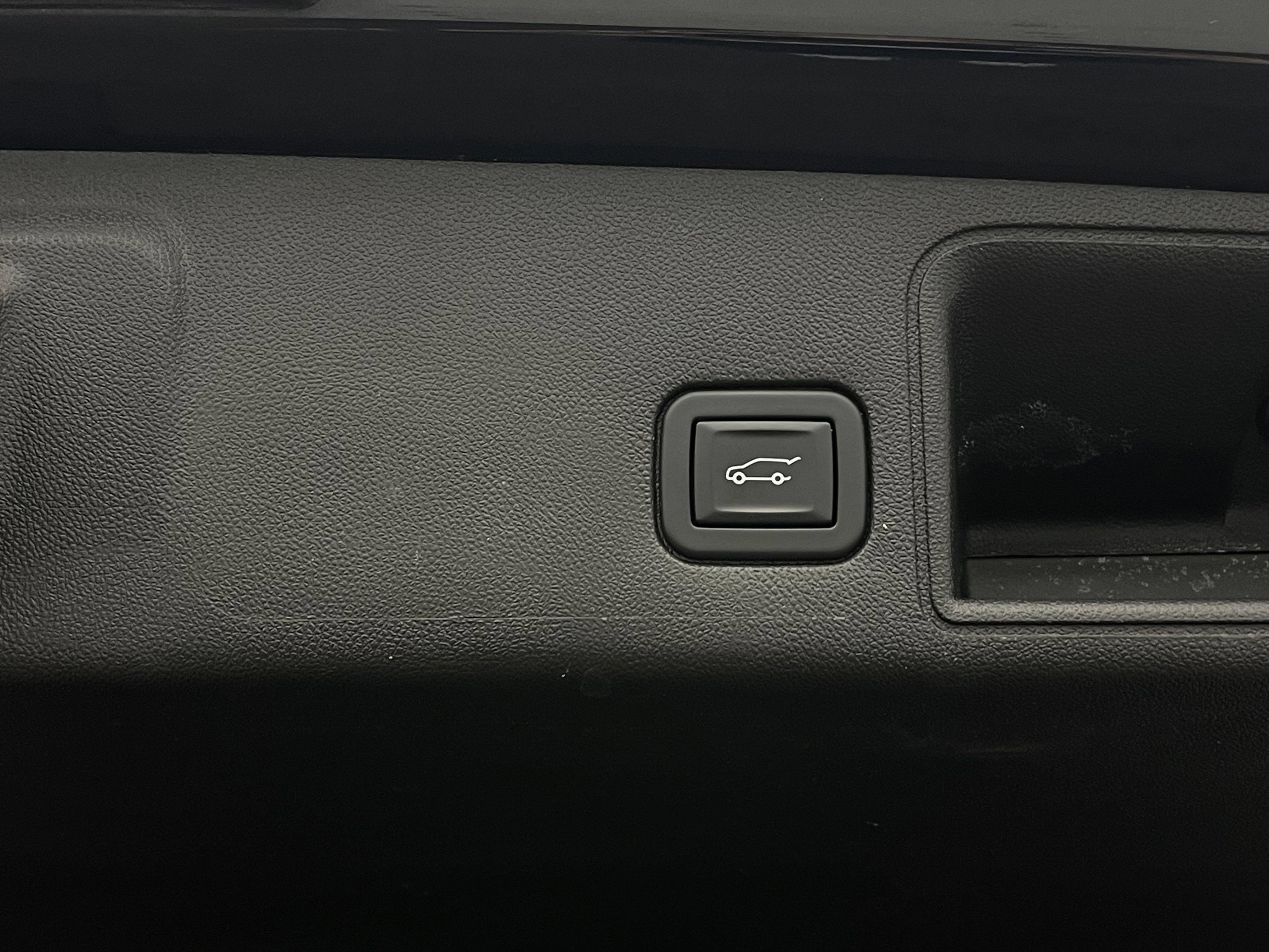 Used 2022 GMC Terrain SLE w/ Driver Convenience Package FWD image 11