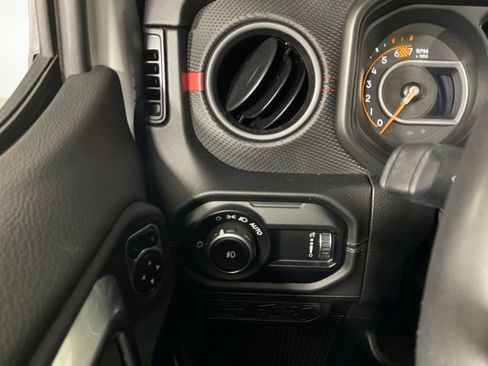 Used 2024 Jeep Wrangler Unlimited Rubicon w/ Technology Group AWD/4WD image 29