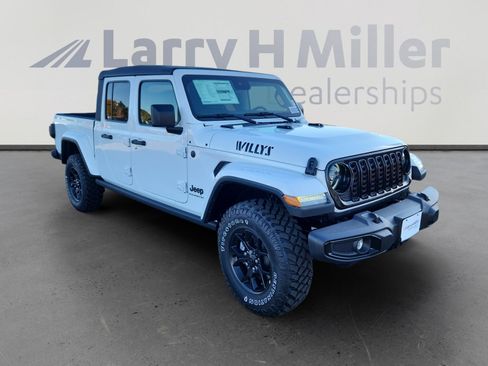 New 2025 Jeep Gladiator Willys image 8