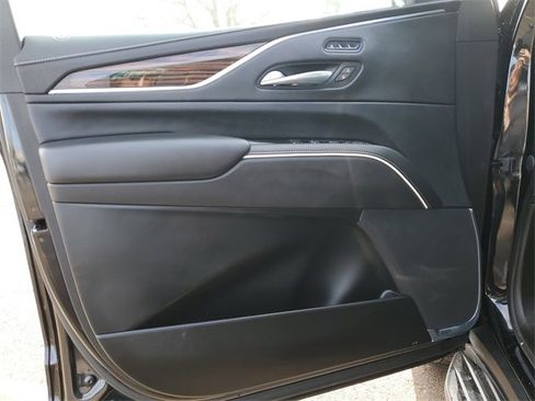 Used 2021 Cadillac Escalade ESV Premium Luxury image 23