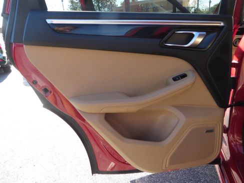 Used 2017 Porsche Macan S image 12