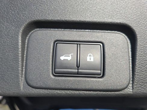 Used 2023 Nissan Rogue Platinum w/ Platinum Premium Package image 17