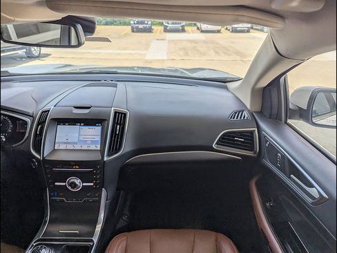 Used 2019 Ford Edge Titanium w/ Equipment Group 301A FWD image 4