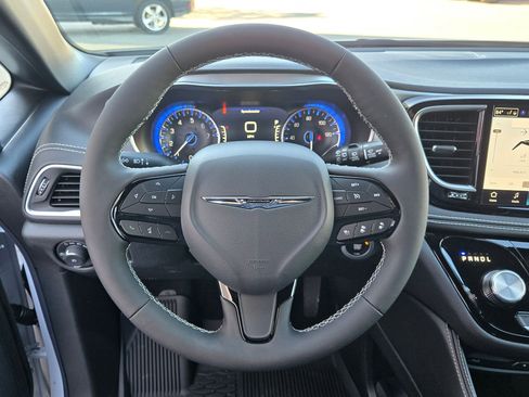 New 2026 Chrysler Pacifica Limited w/ Uconnect Theater Family Group image 14