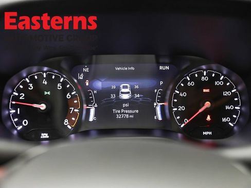 Used 2025 Jeep Compass Trailhawk w/ Trailer Tow Group AWD/4WD image 18