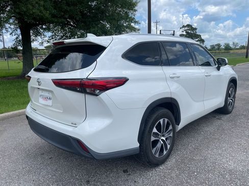 Used 2020 Toyota Highlander XLE FWD image 7