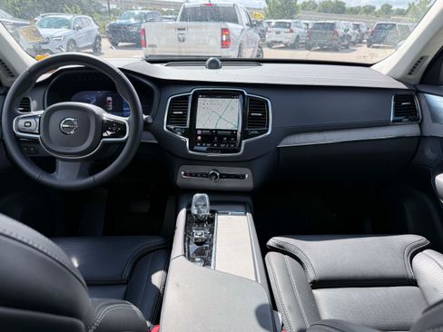 Certified 2025 Volvo XC90 T8 Ultra w/ Lounge Package AWD/4WD image 15