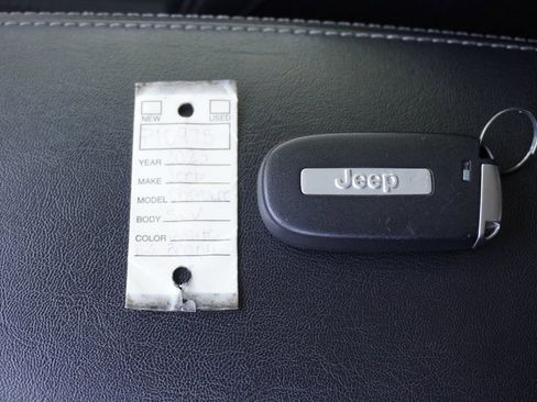 Used 2023 Jeep Cherokee Altitude Lux image 36