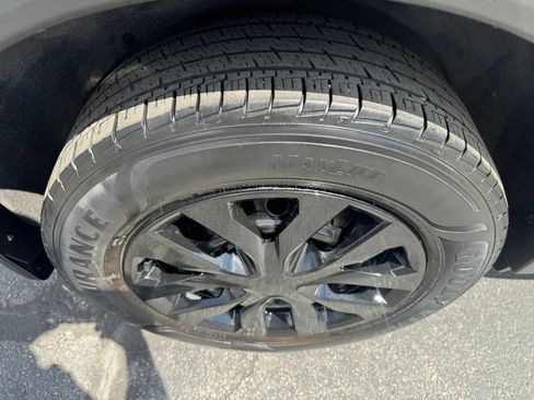 Used 2017 Nissan Rogue S AWD/4WD image 20