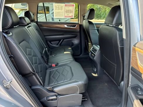 Used 2025 Volkswagen Atlas SE AWD/4WD image 29