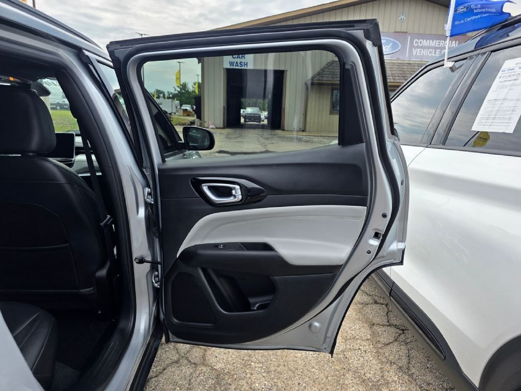 Used 2025 Jeep Compass Limited AWD/4WD image 29