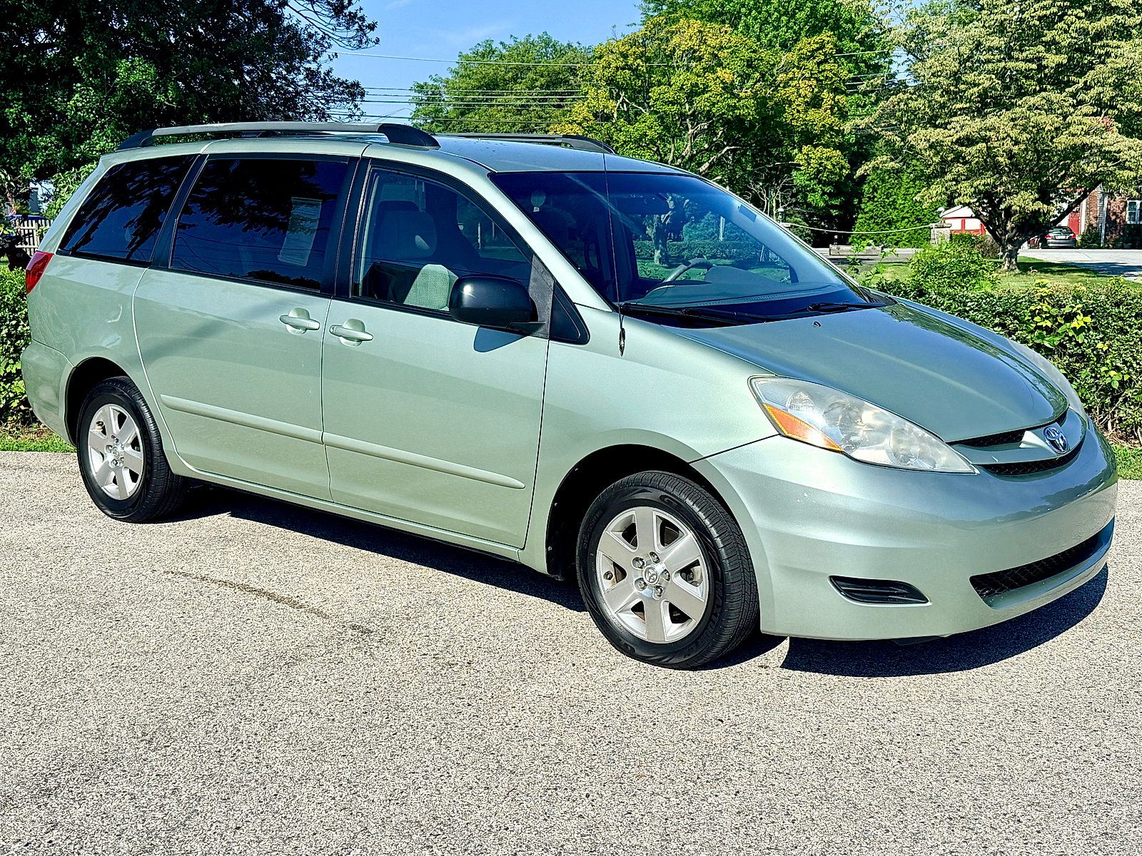 Used 2007 Toyota Sienna LE w/ LE Pkg 3 FWD image 2