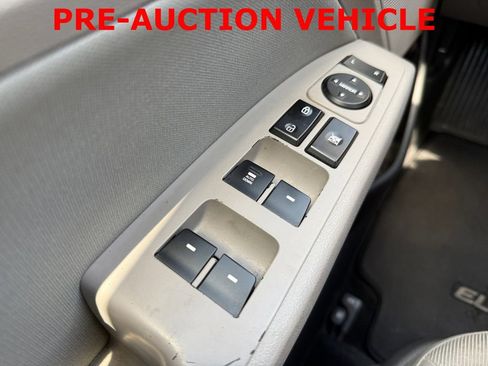 Used 2017 Hyundai Elantra SE FWD image 25