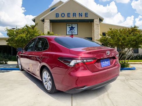 Used 2021 Toyota Camry LE FWD image 3