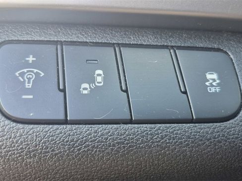 Used 2017 Hyundai Elantra Limited image 19