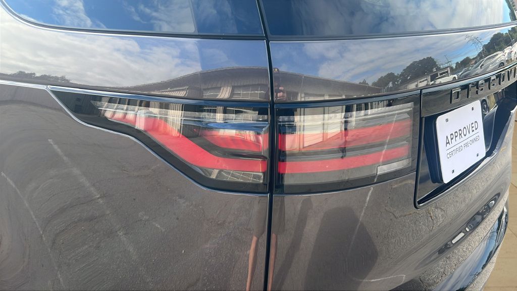 Used 2025 Land Rover Discovery Dynamic SE AWD/4WD image 12