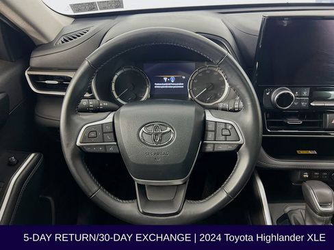 Used 2024 Toyota Highlander XLE image 13