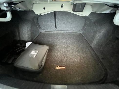 Certified 2023 Volkswagen Jetta SE w/ Panoramic Sunroof Package image 28