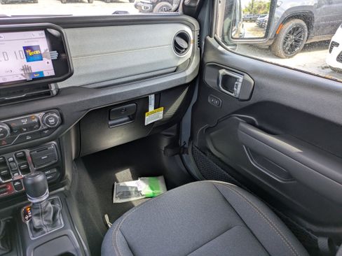 New 2026 Jeep Gladiator Sport AWD/4WD image 14