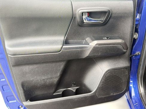 Used 2022 Toyota Tacoma TRD Sport w/ Technology Package image 29