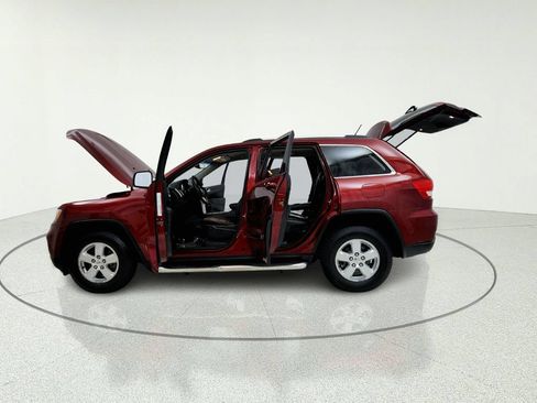 Used 2013 Jeep Grand Cherokee Laredo w/ Laredo E Group AWD/4WD image 11