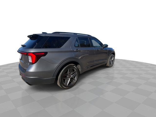 Used 2025 Ford Explorer ST-Line w/ ST-Line Street Pack AWD/4WD image 2