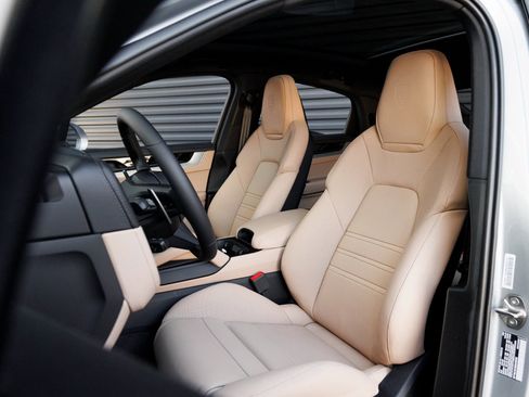 New 2025 Porsche Cayenne S image 5