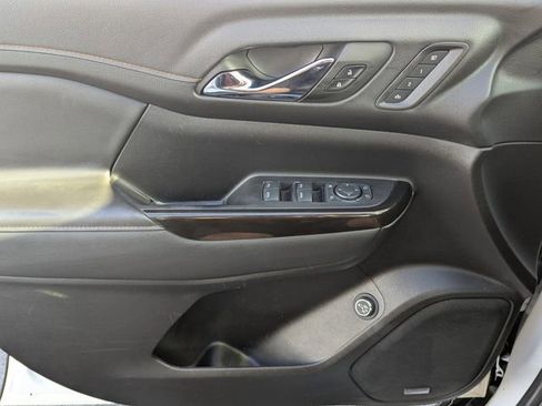 Used 2022 GMC Acadia AT4 w/ Technology Package image 42