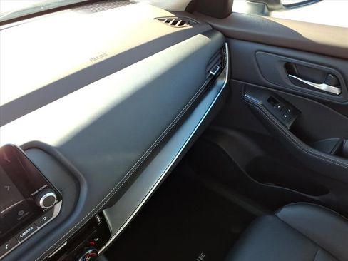 Used 2023 Nissan Rogue SV w/ SV Premium Package image 30