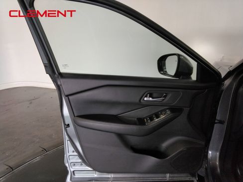 Used 2024 Nissan Rogue SV image 28