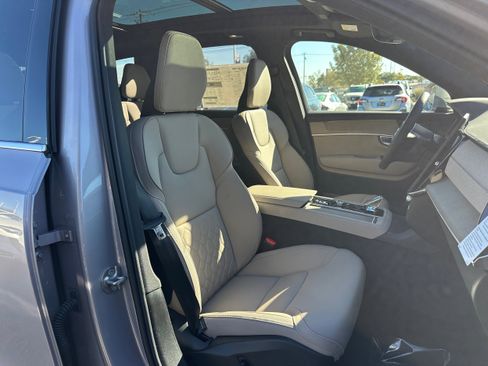 New 2026 Volvo XC90 B6 Plus w/ Protection Package Premier image 8