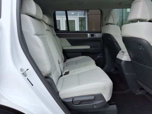 Used 2025 Hyundai Santa Fe Limited image 32